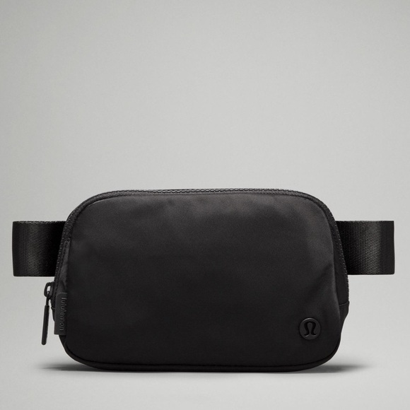 Lululemon Everywhere Belt Bag Black Crossbody Waist Bag Athletic Casual NWT - Picture 1 of 6